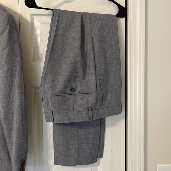 Men’s mantoni suit in light grey! - Picture 3 of 4